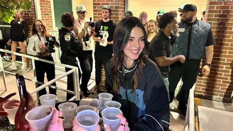 kendall jenner gainesville|Kendall Jenner 'College Tour': Model serves drinks in Gainesville, FL.